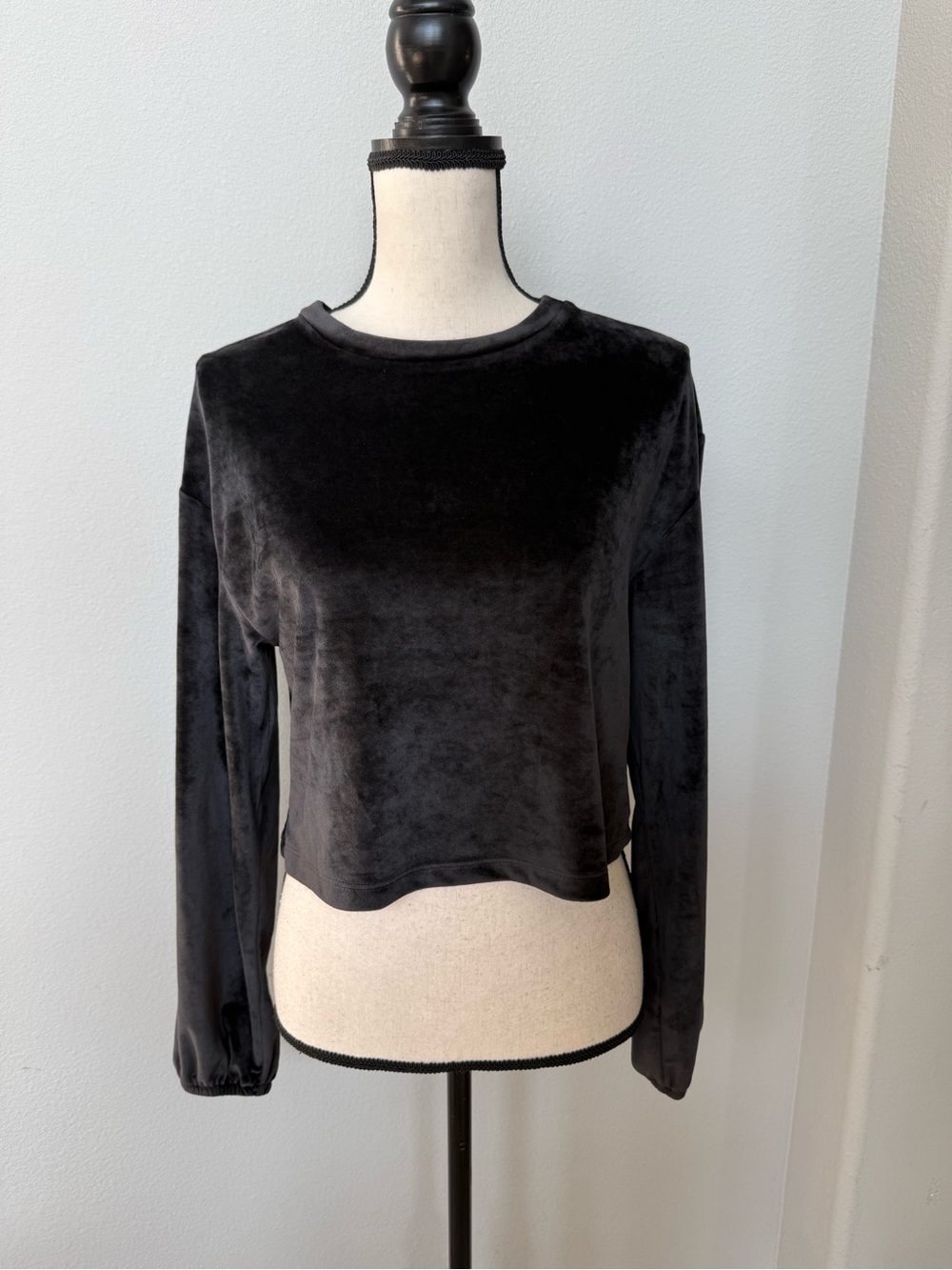 Altar’d State Black Velvet Long Sleeve Crop Top Size Small